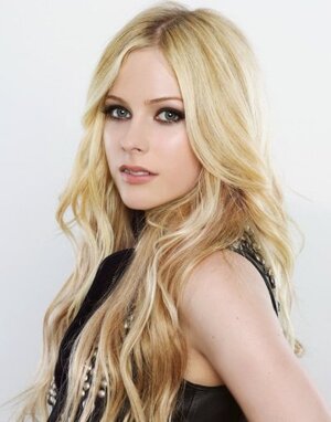 Avril Lavigne nude 5