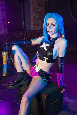 Axilirator Cosplay nude 7
