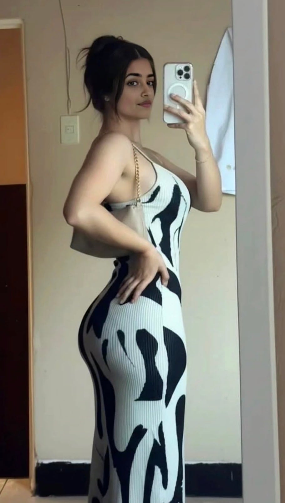 Ayah Shruti nude 3
