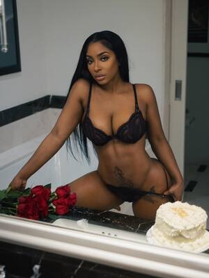 Ayesha Howard nude 8