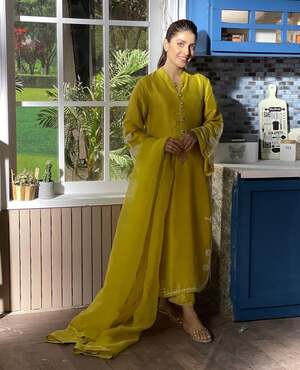 Ayeza Khan nude 8