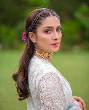 Ayeza Khan nude 9