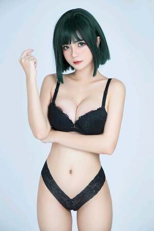 Azami nude 4