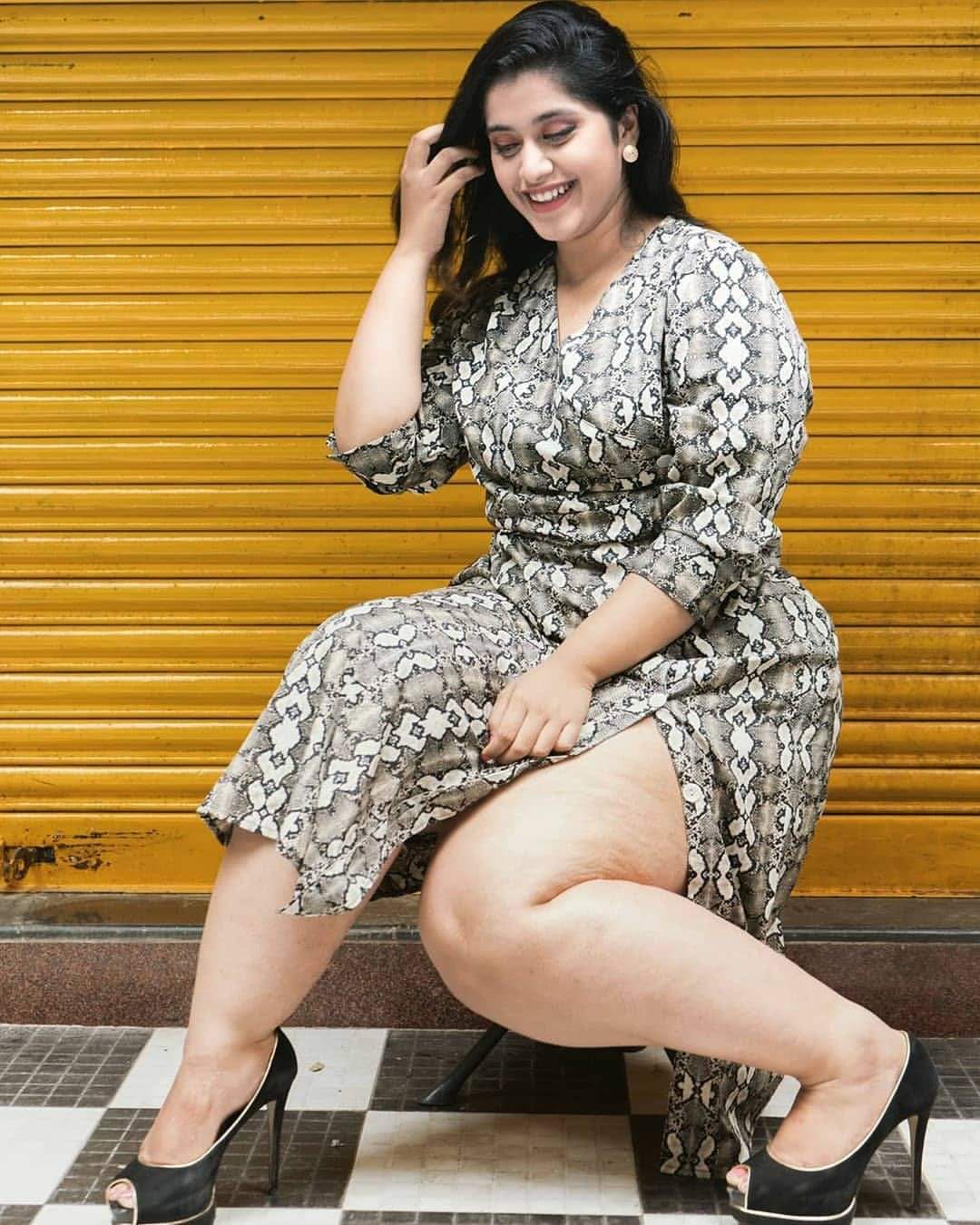 Azmeen Mandroina nude 10