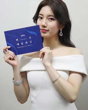 Bae Suzy nude 7