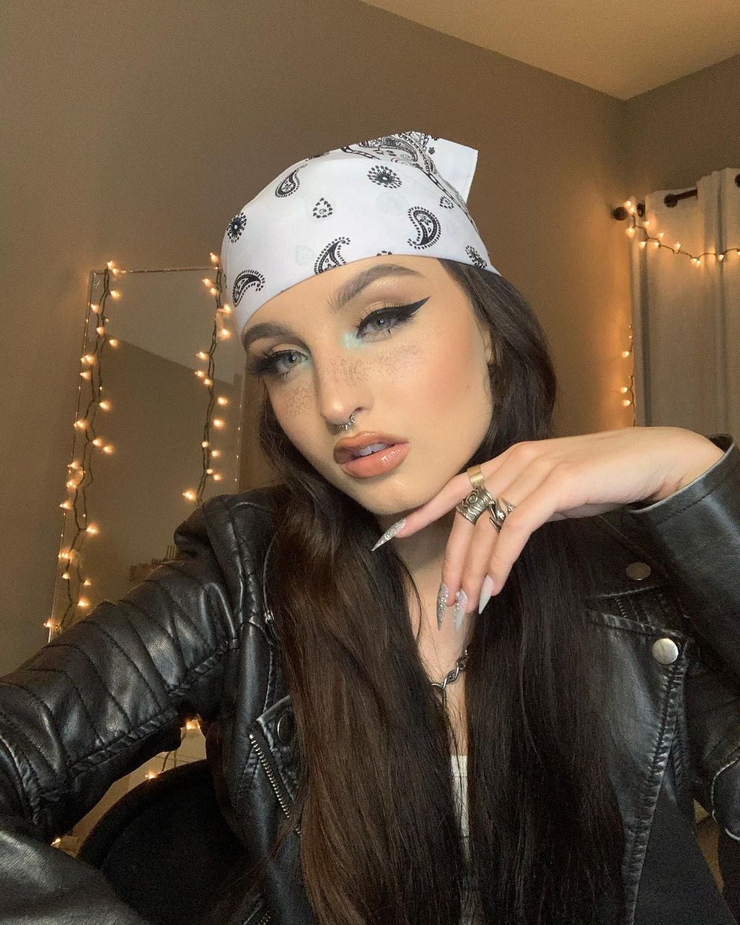 Beebee ASMR nude 7