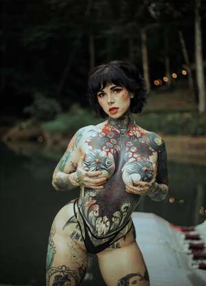 Beezzgarden nude 10