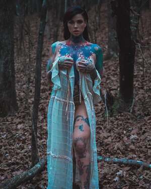 Beezzgarden nude 4