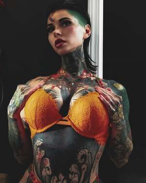 Beezzgarden nude 9