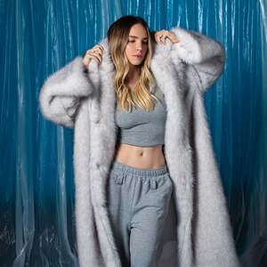 Belinda Peregrin nude 10