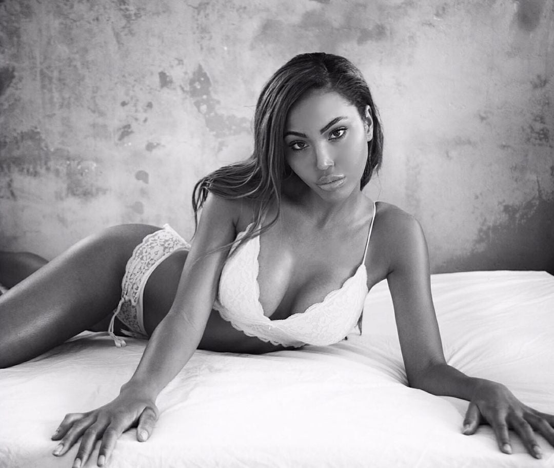 Bella Davis nude 5