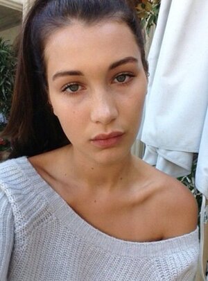 Bella Hadid nude 5