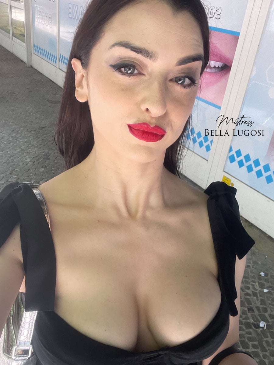 Bella Lugosi nude 12