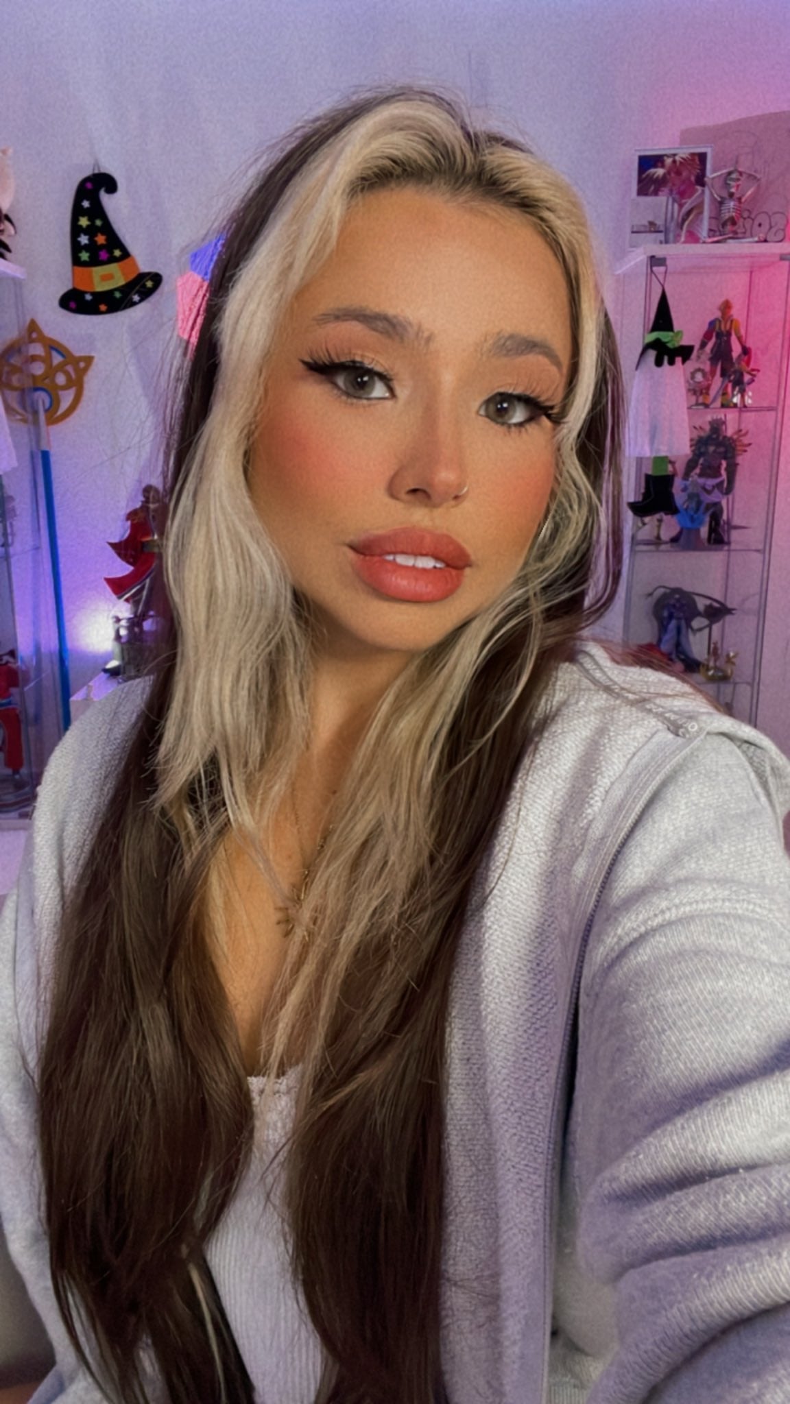 Bella Sois nude 11