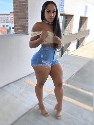 Big Kierra nude 2