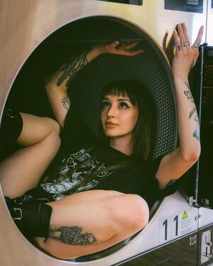 Blink Suicide nude 7