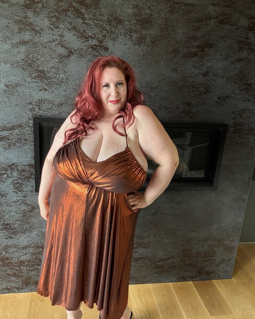 Bodacious Big Mama Red nude 2