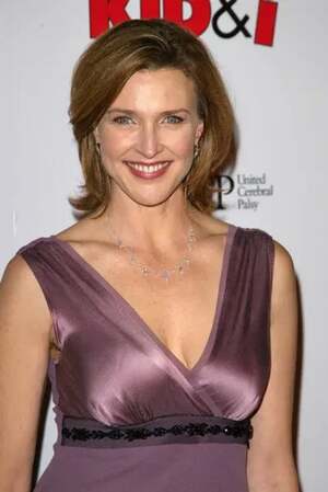 Brenda Strong nude 6