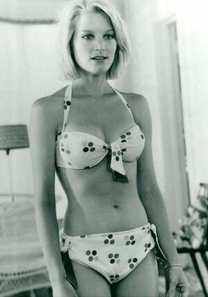 Bridget Fonda nude 9