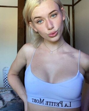 Britni Kitten nude 3