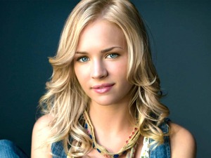 Britt Robertson nude 12