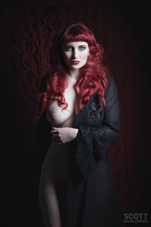 Caitlin Ross-Poteet nude 8
