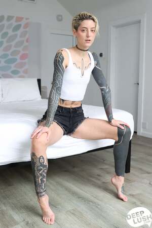 Cam Damage nude 1