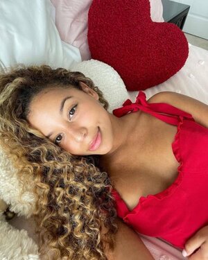 Camila Elle nude 12