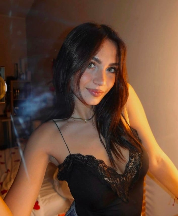 Carla Famulari nude 12