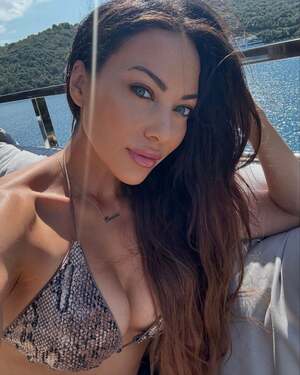 Carla Harvey nude 6