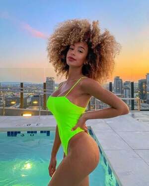 Caro Viee nude 3