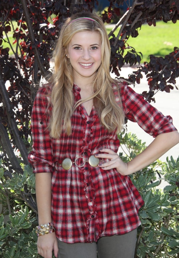 Caroline Sunshine nude 3