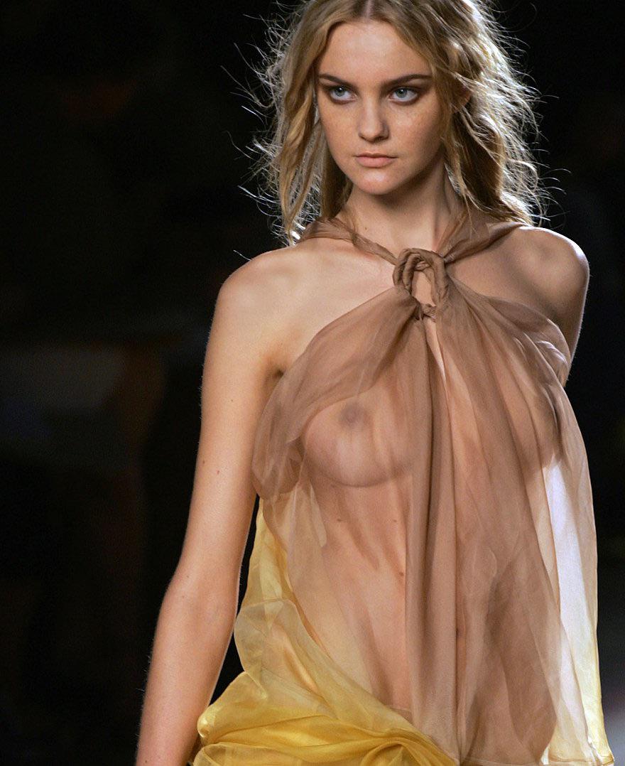 Caroline Trentini nude 11