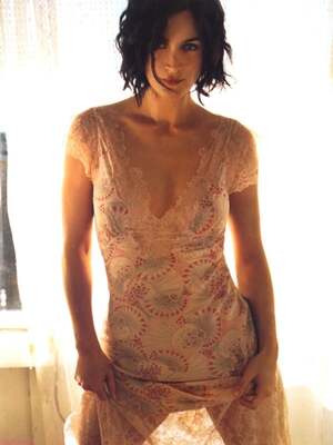 Carrie-Anne Moss nude 4