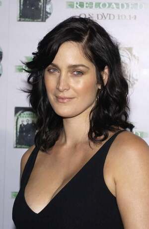 Carrie-Anne Moss nude 8