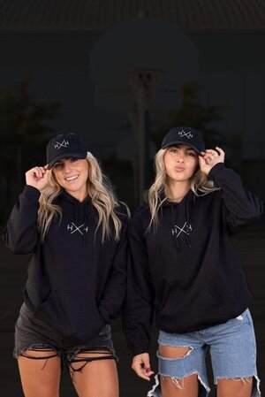 Cavinder Twins nude 8