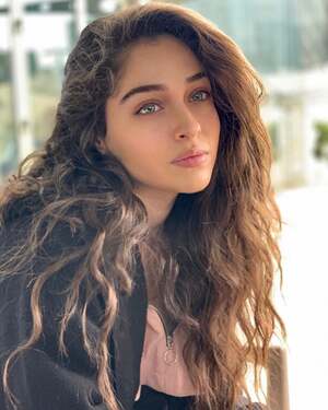 Cemre Baysel nude 6
