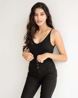 Chandni Bainz nude 11
