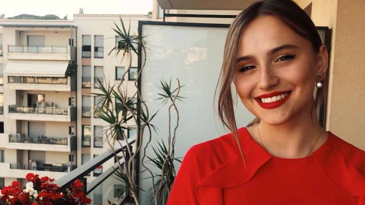 Charlotte Sine nude 8