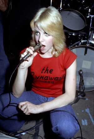 Cherie Currie nude 5