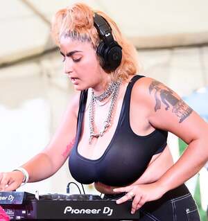 Chippy Nonstop nude 7