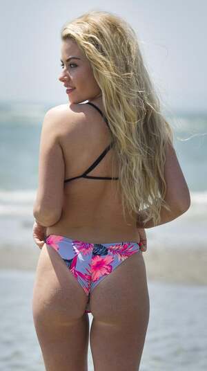 Chloe Ayling nude 7