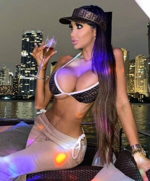 Chloe Mafia nude 6