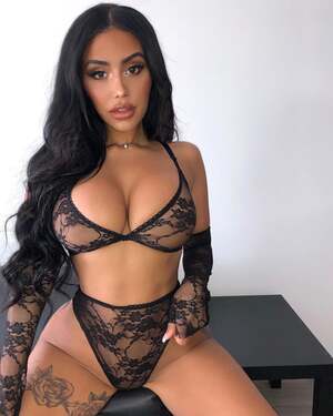 Chloe Saxon nude 4