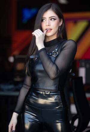 Chrissy Costanza