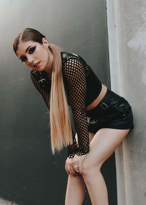 Chrissy Costanza nude 3