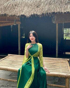 Chu Thi Hue Chi nude 5