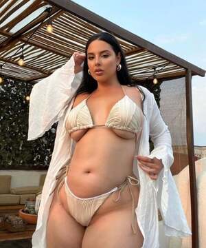 Cinthya Larose nude 3