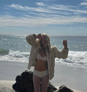Claire Rosinkranz nude 9