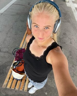 Clara Tauson nude 10